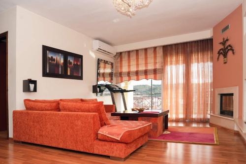 Central Grevena Retreat with Mountain Views in Grevena