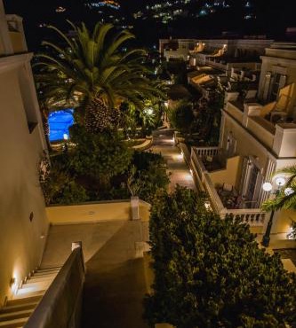 Crithoni's Paradise Hotel in Alinda