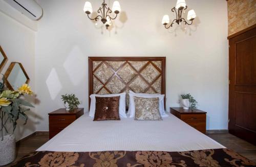 Geroulios Kastro Villas - 'Heated' Pools & Seaview in Vatoudhiáris