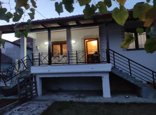 Rooster Retreat in Aridaia