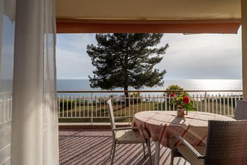Sunshine House offering spectacular views to Olymp A in Nea Irakleia