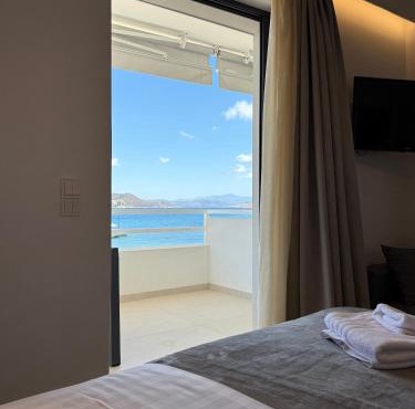 Thalassa Luxury Apartments Nea Styra in Nea Stira