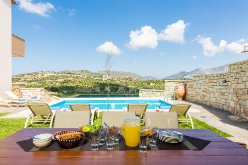 Renta Villas, with Pool, BBQ & Playground, By ThinkVilla in Perama