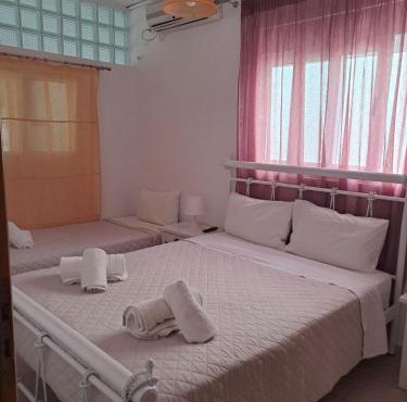 Flisvos Apartments in Megalochori