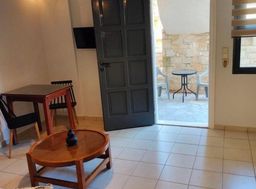 Nancy - Chara Apartments in Karteros
