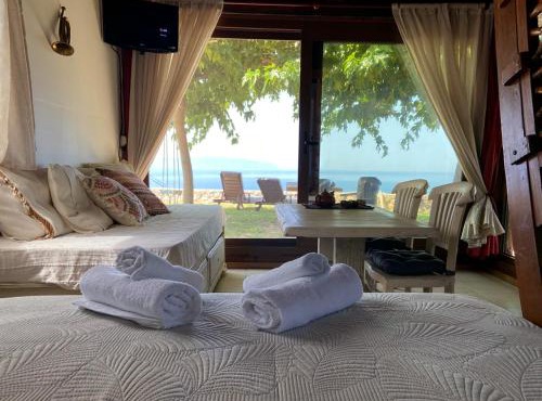 Panoramic Sea View Wooden Cottage Ratzakli, Kefalonia in Ratzaklíon