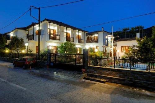 Charoula in Platanias