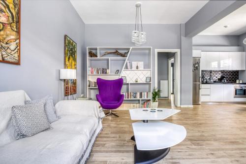 Spacious flat with courtyard in Peristeri! in Athens
