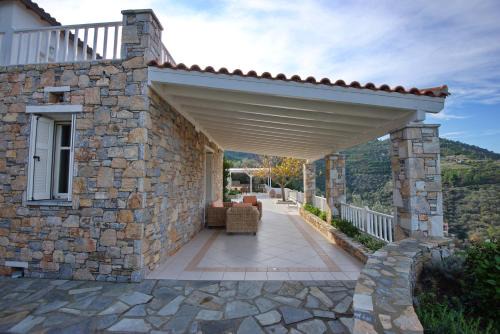 Luxurious Villa with Wonderful View in Alonnisos