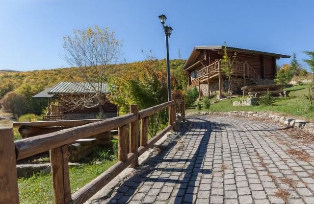 Sfendamos Wood Village 
